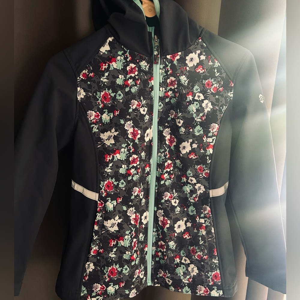 Size 14/16 YOUTH Free Country floral print coat. Like NEW